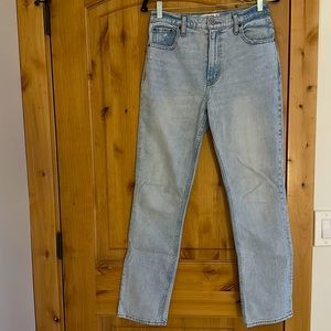 Abercrombie & Fitch The 90’s Slim Straight Ultra High Rise light wash jeans